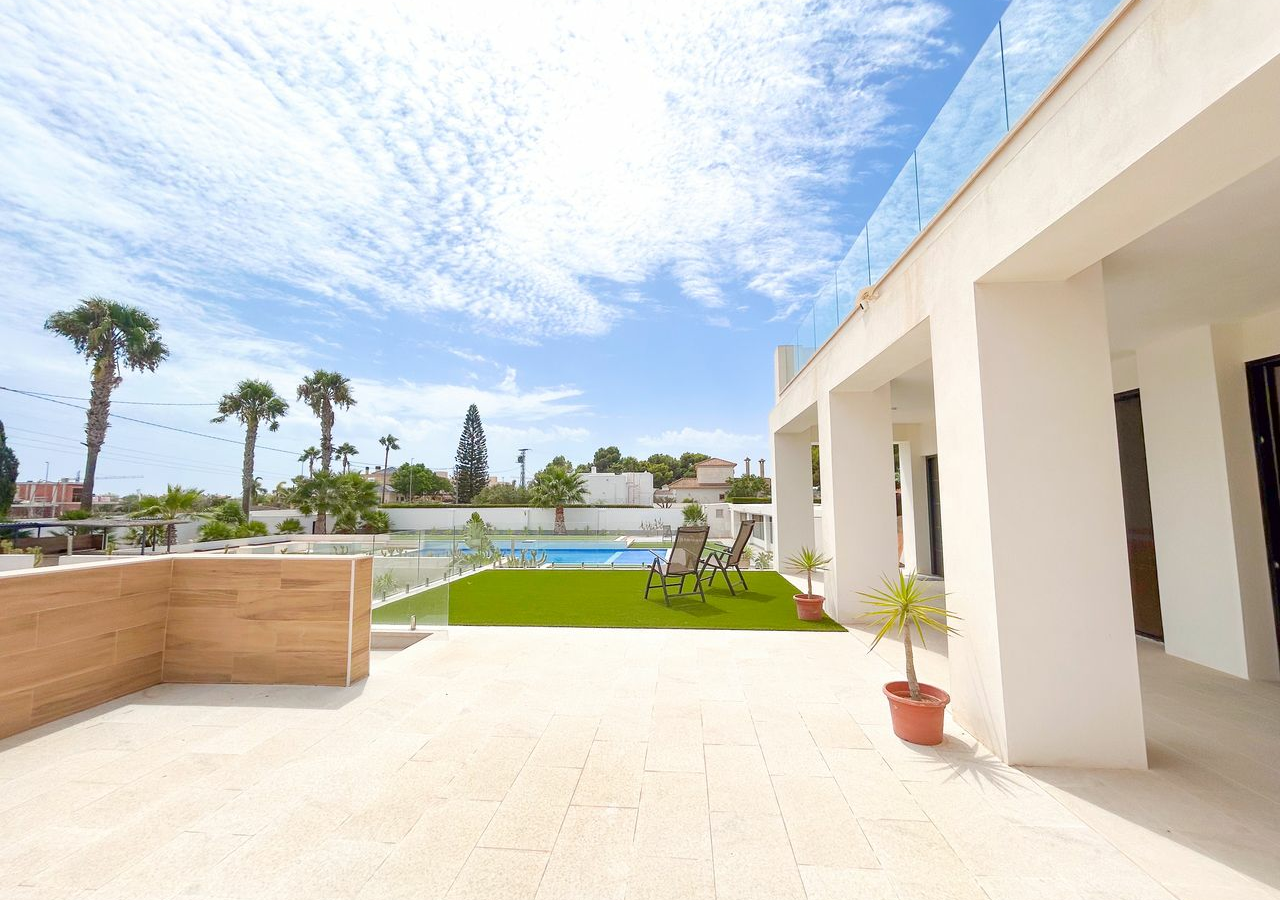 8-bedroom Villa In Los Montesinos, Spain (377 M²)