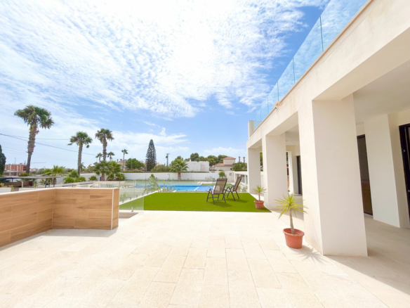 8-bedroom Villa In Los Montesinos, Spain (377 M²)