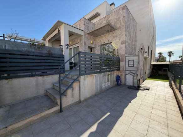 3-bedroom House In Torrevieja, Spain (197 M²)
