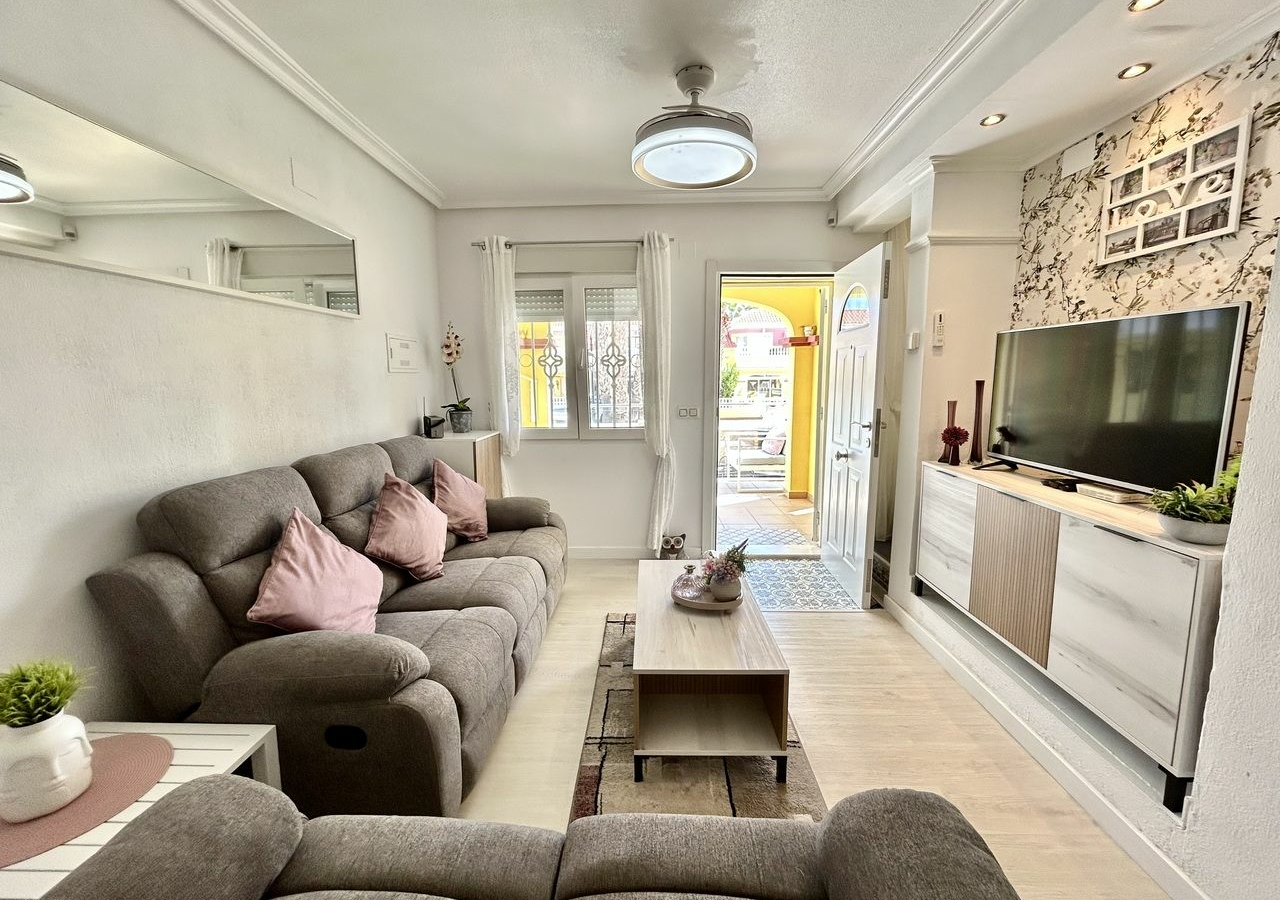 3-bedroom House In Cabo Roig, Spain (64 M²)
