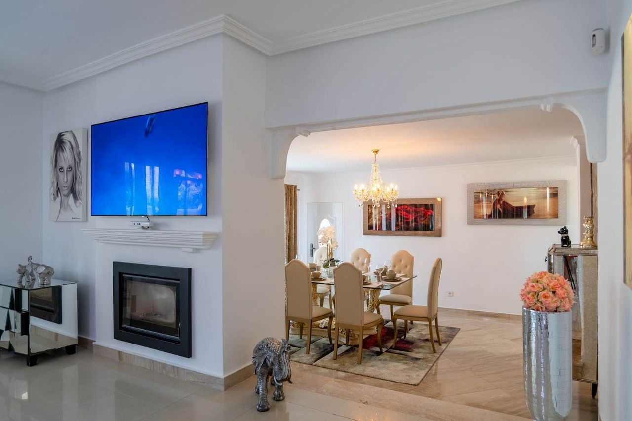 4-bedroom Villa In San Miguel De Salinas, Spain (302 M²)