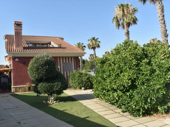 3-bedroom Villa In Guardamar Del Segura, Spain (100 M²)
