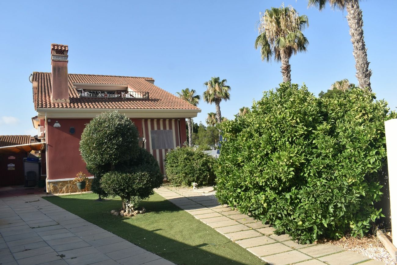 3-bedroom Villa In Guardamar Del Segura, Spain (100 M²)