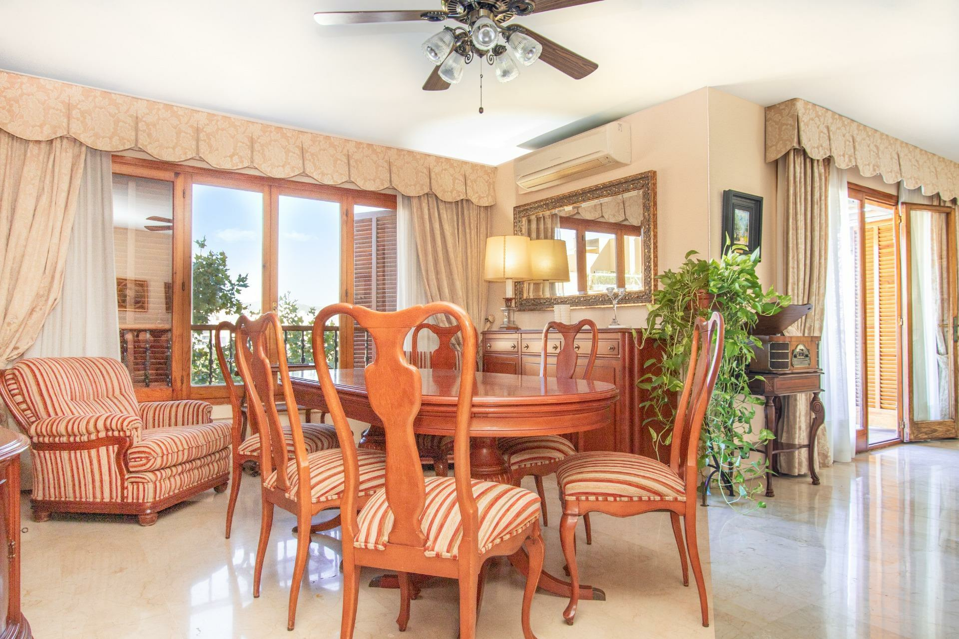 2-7-2ac2c2 5-bedroom Flat In Palma De Mallorca, Spain (172 M²)
