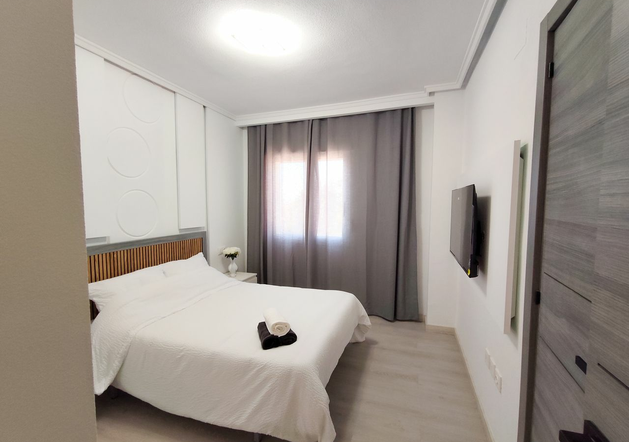 3-bedroom Apartment In Torrevieja, Spain (75 M²)
