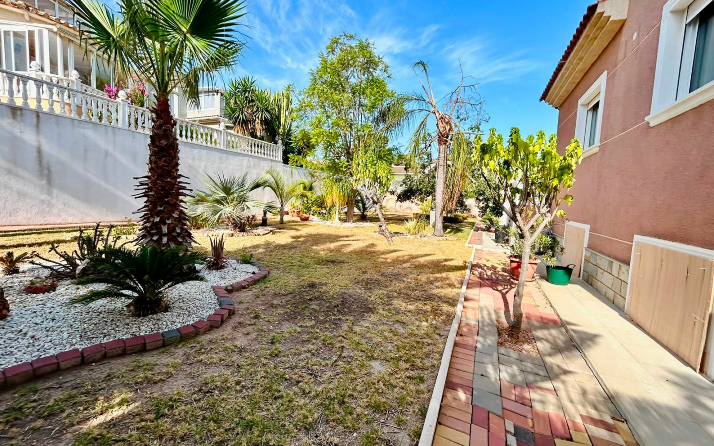 2-bedroom Villa In Torrevieja, Spain (200 M²)