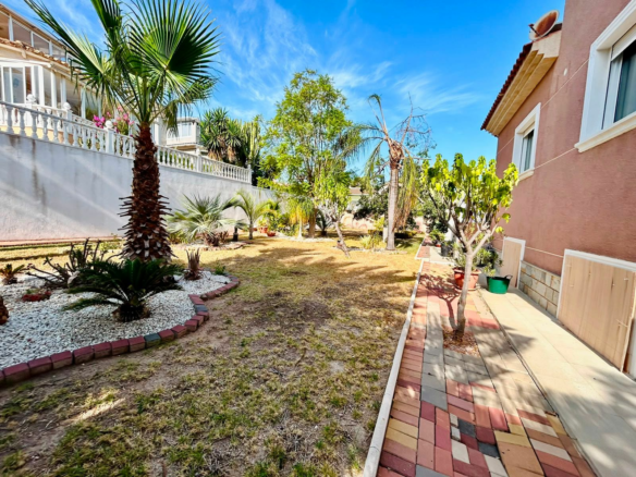 2-bedroom Villa In Torrevieja, Spain (200 M²)