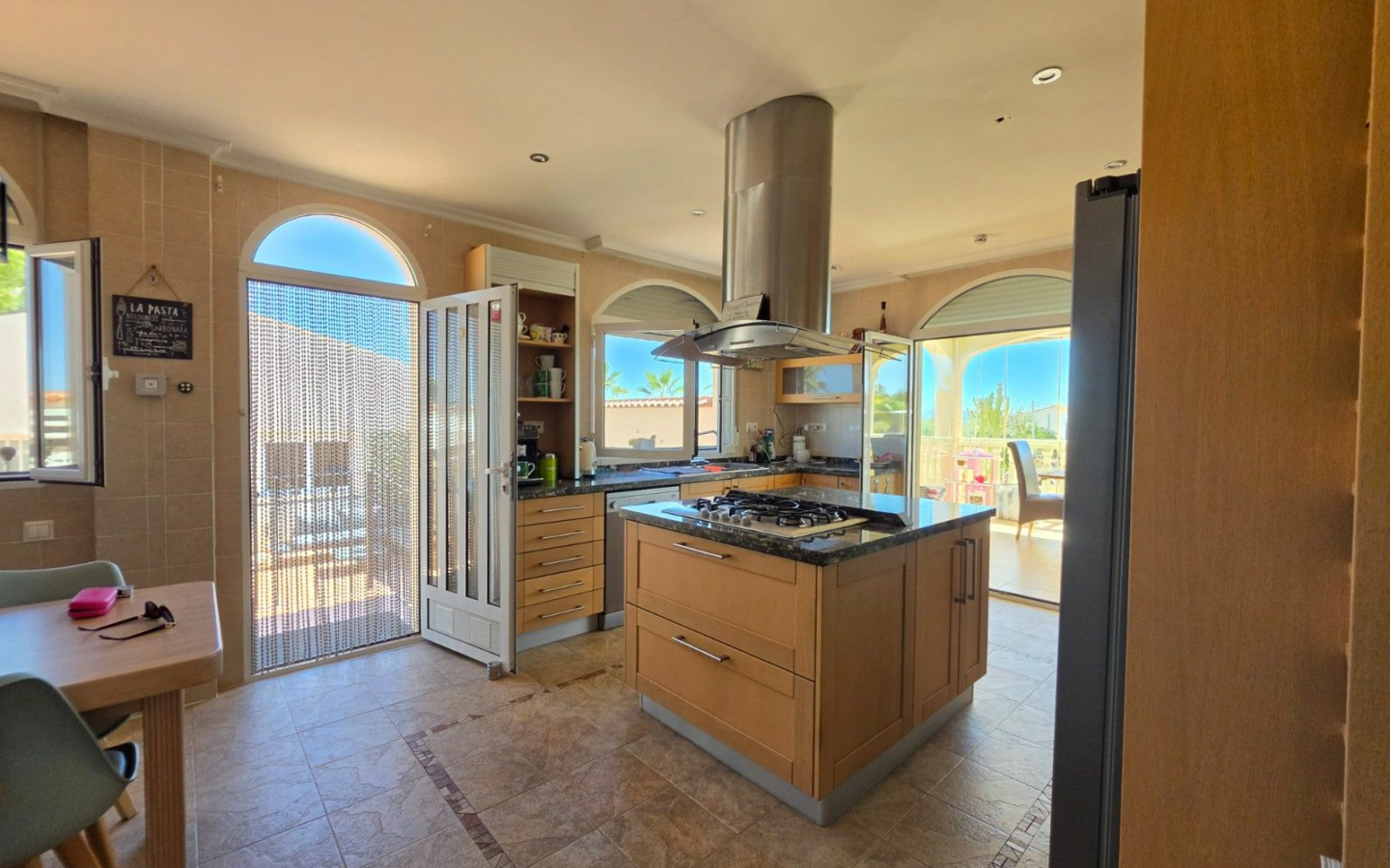4-bedroom Villa In Pinoso, Spain (405 M²)