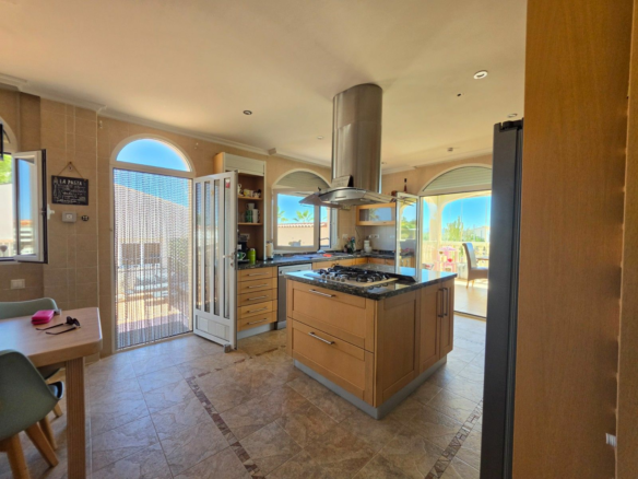 4-bedroom Villa In Pinoso, Spain (405 M²)