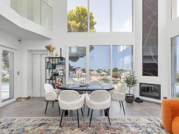 6-bedroom Villa In Torrevieja, Spain (257 M²)