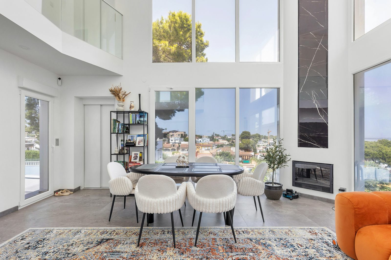 6-bedroom Villa In Torrevieja, Spain (257 M²)