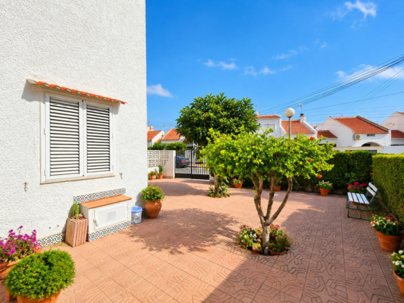 2-bedroom House In Torrevieja, Spain (70 M²)