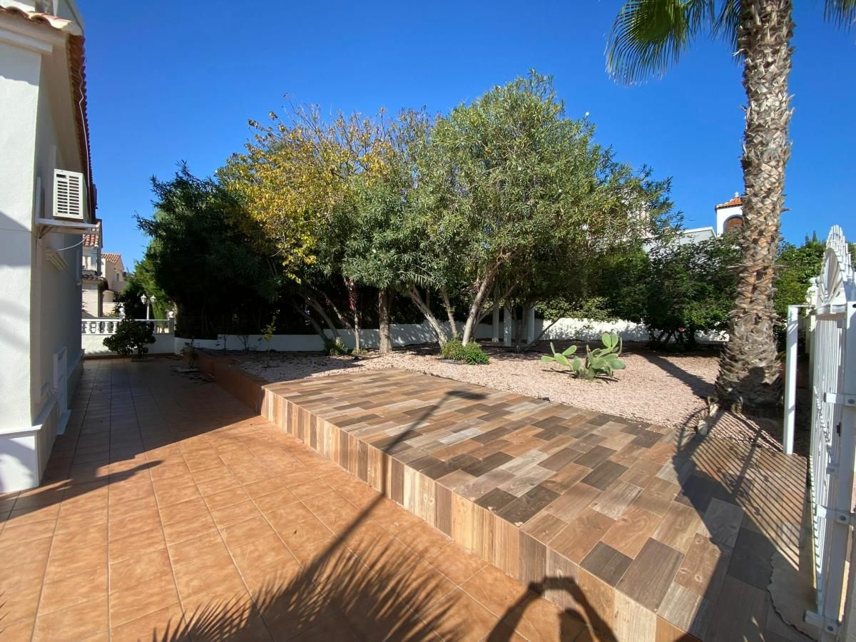4-bedroom Villa In Torrevieja, Spain (600 M² Plot)