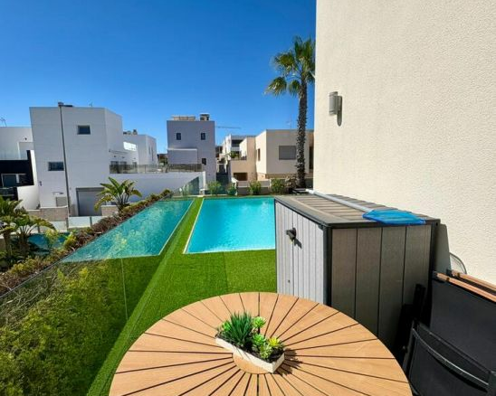 3-bedroom Villa In Benijofar, Spain (148 M²)