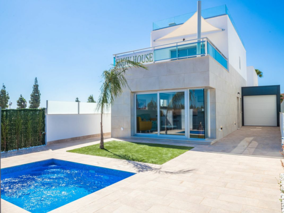 3-bedroom Villa In Los Alcázares, Spain (106 M²)