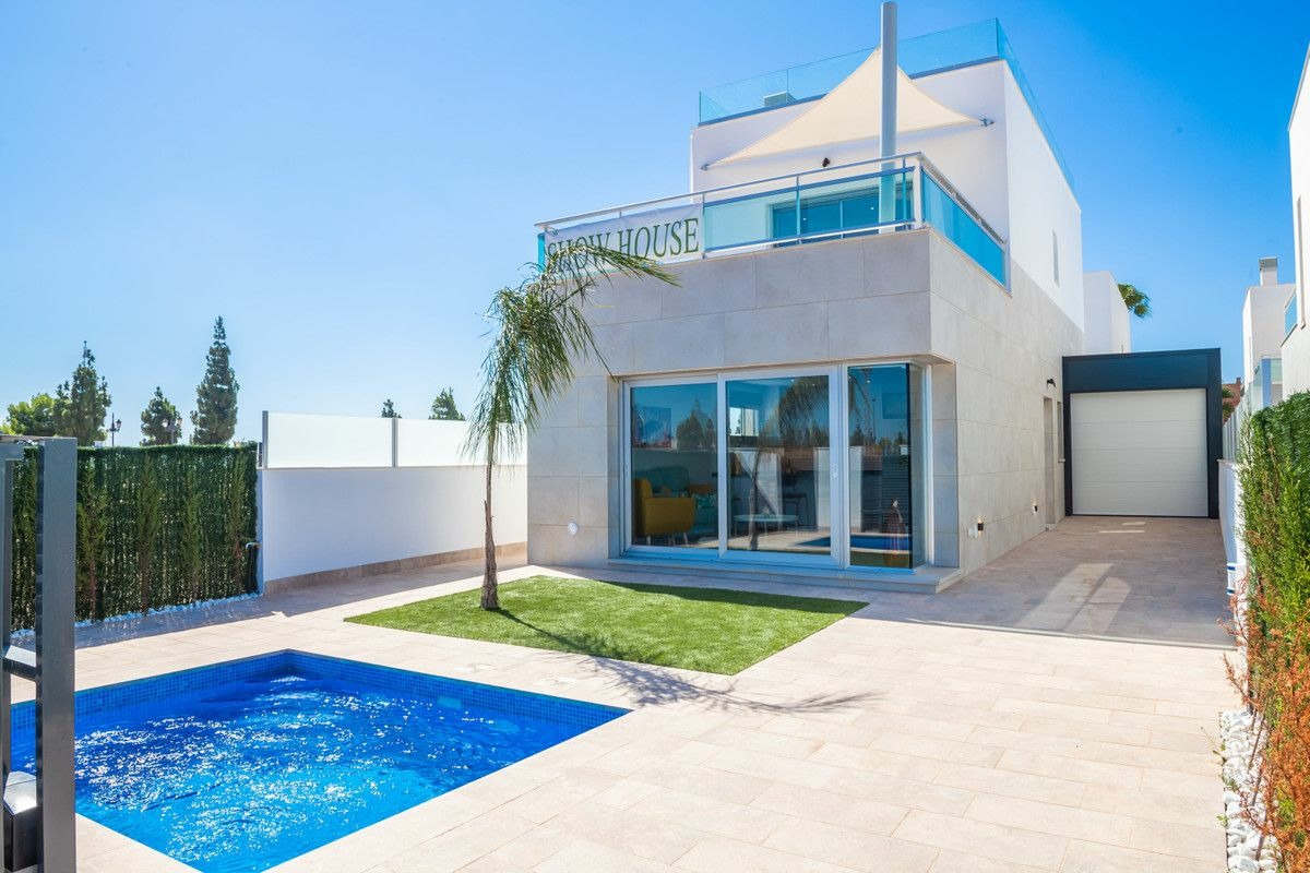 3-bedroom Villa In Los Alcázares, Spain (106 M²)