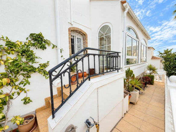 3-bedroom Villa In Orihuela Costa, Spain (320 M² Plot)