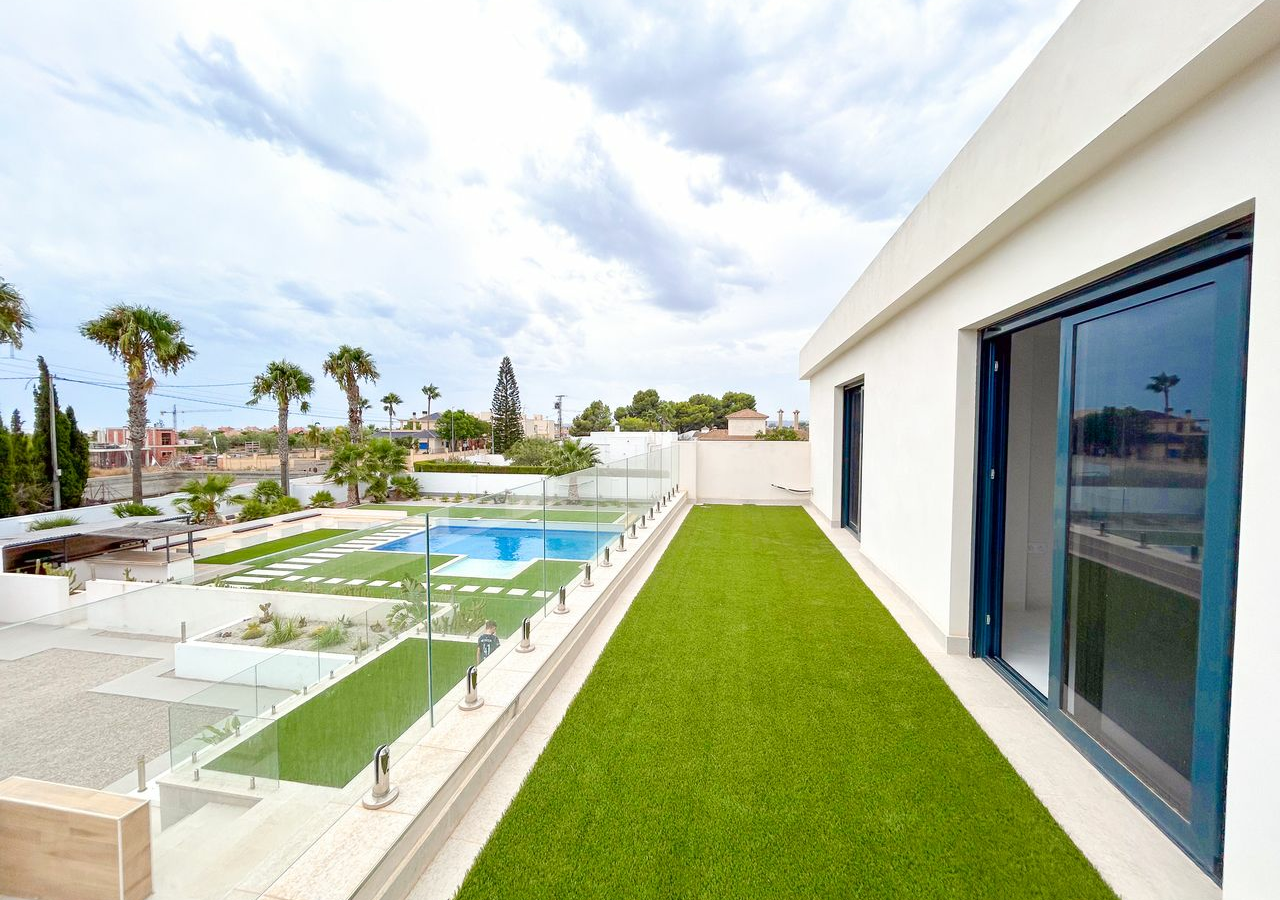 8-bedroom Villa In Los Montesinos, Spain (377 M²)