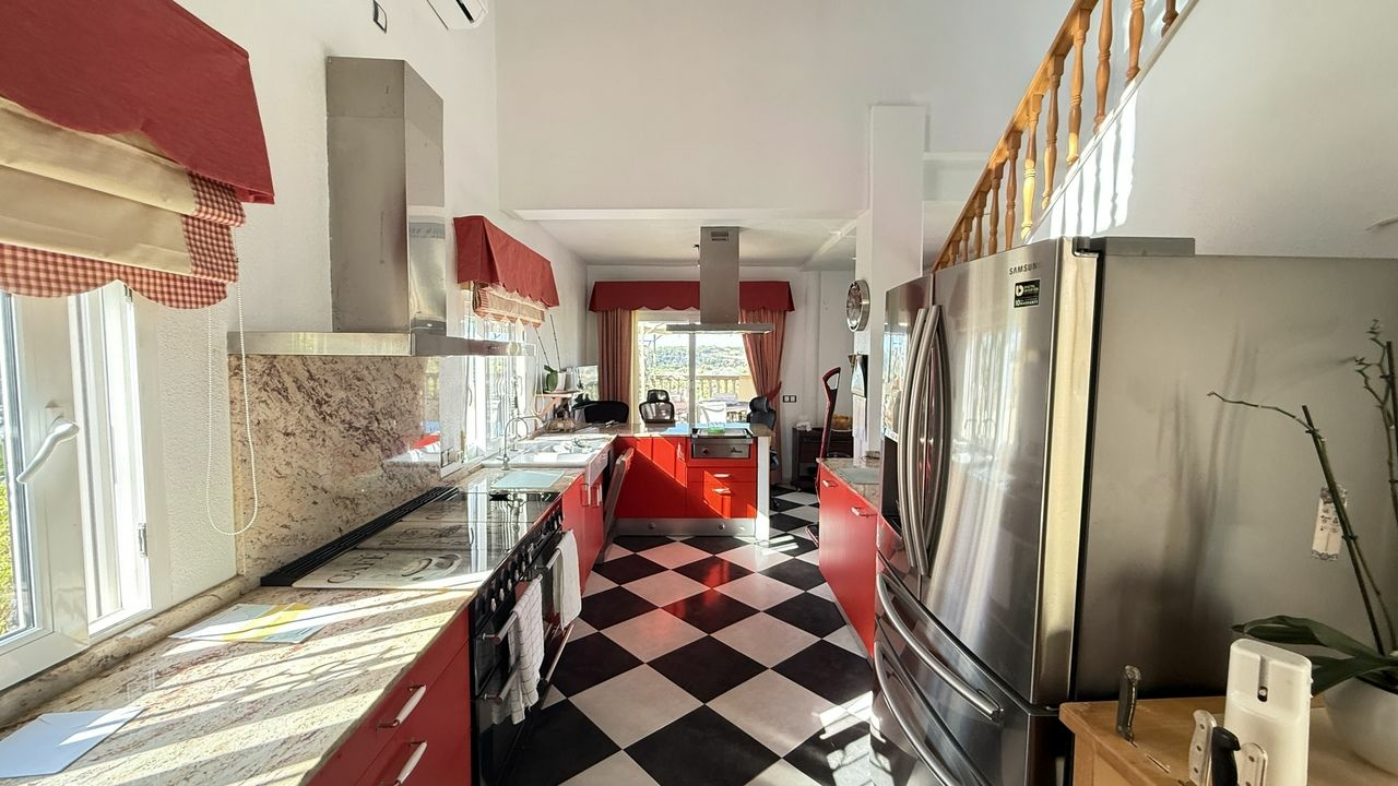 5-bedroom Villa In Orihuela Costa, Spain (214 M²)