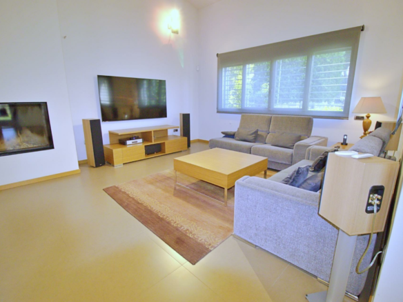 4-bedroom Villa In Peña Las Aguilas, Spain (500 M²)