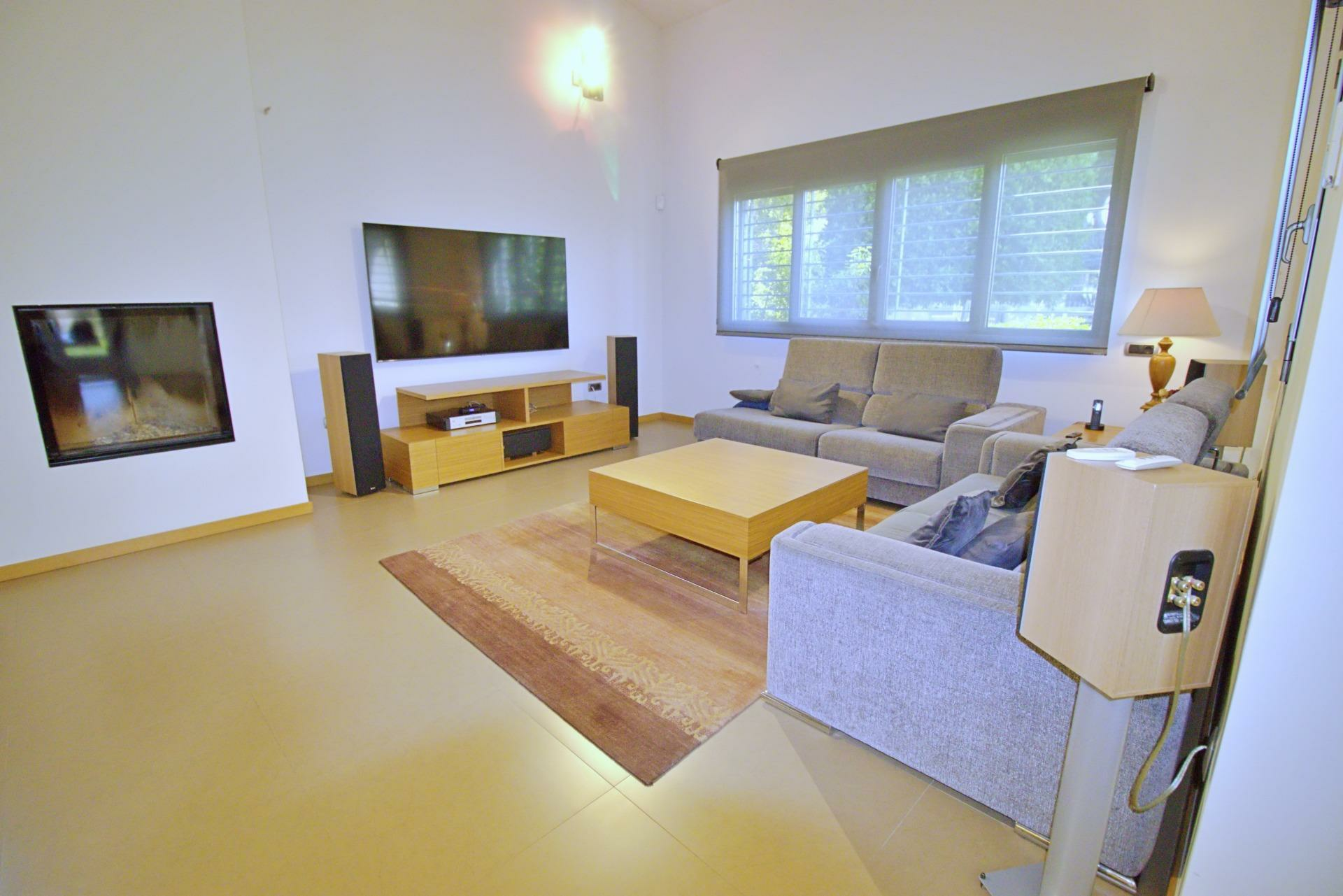 4-bedroom Villa In Peña Las Aguilas, Spain (500 M²)