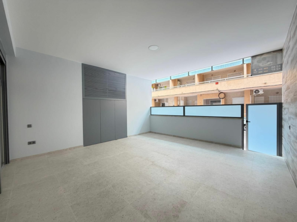2-bedroom Apartment In Torrevieja, Spain (123 M²)