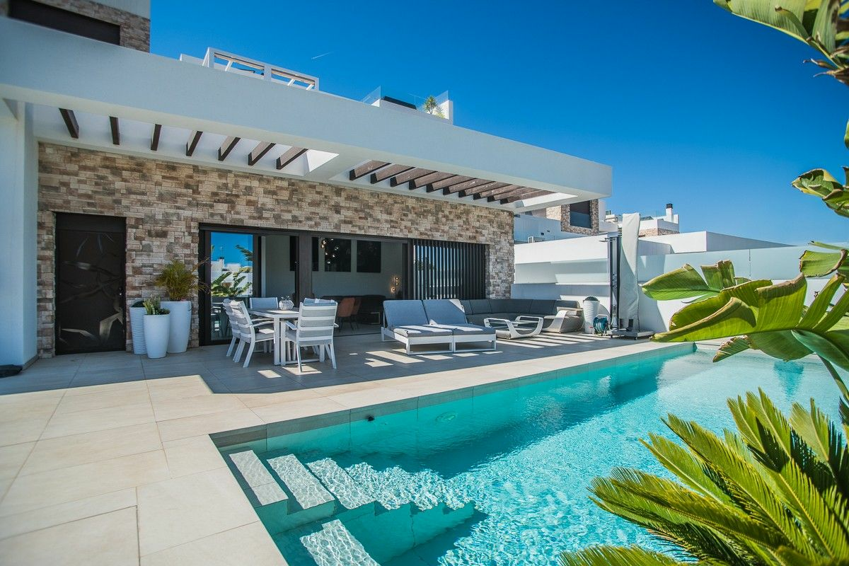 4-bedroom Villa In Formentera Del Segura, Spain (203 M²)