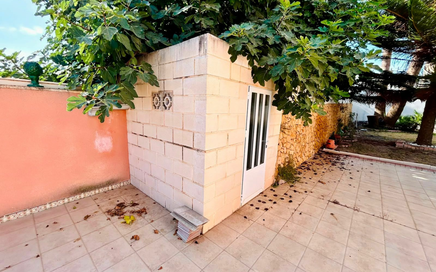 2-bedroom Villa In Torrevieja, Spain (200 M²)