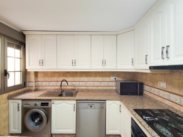 3-bedroom Apartment In Torrevieja, Spain (109 M²)