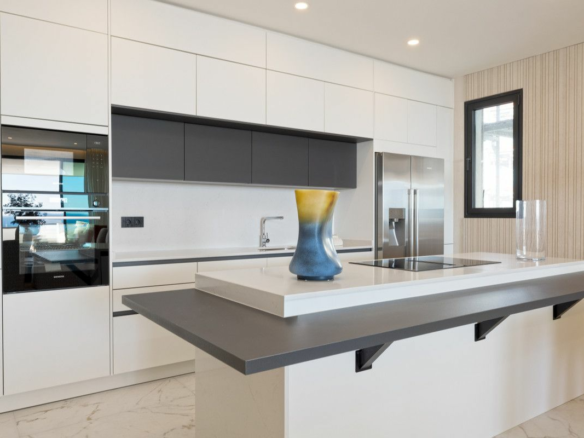 3-bedroom Apartment In Estepona, Spain (231 M²)