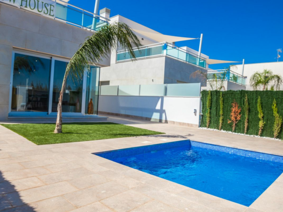 3-bedroom Villa In Los Alcázares, Spain (106 M²)