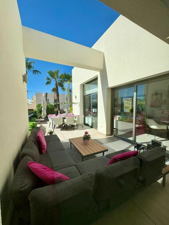 3-bedroom Villa In Benijofar, Spain (148 M²)