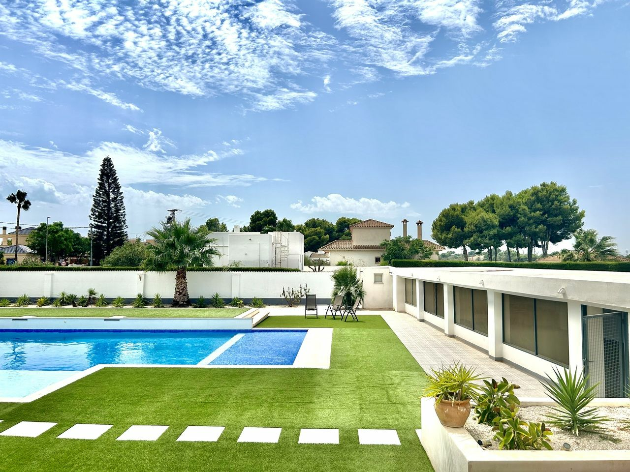 2-8-850147 8-bedroom Villa In Los Montesinos, Spain (377 M²)
