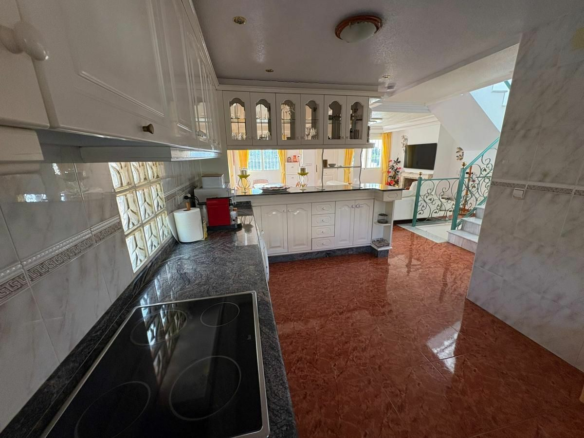 4-bedroom Villa In Torrevieja, Spain (600 M² Plot)