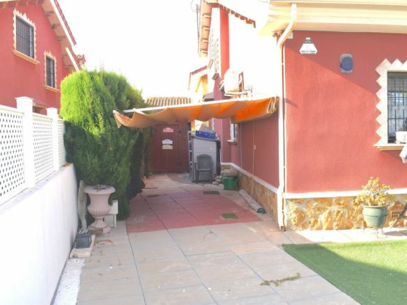 3-bedroom Villa In Guardamar Del Segura, Spain (100 M²)