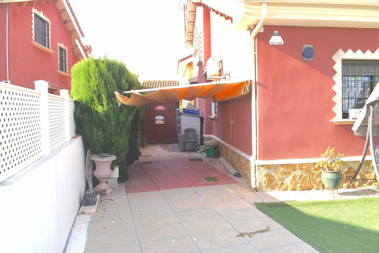 3-bedroom Villa In Guardamar Del Segura, Spain (100 M²)