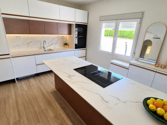 3-bedroom Villa In Almoradi, Spain (165 M²)
