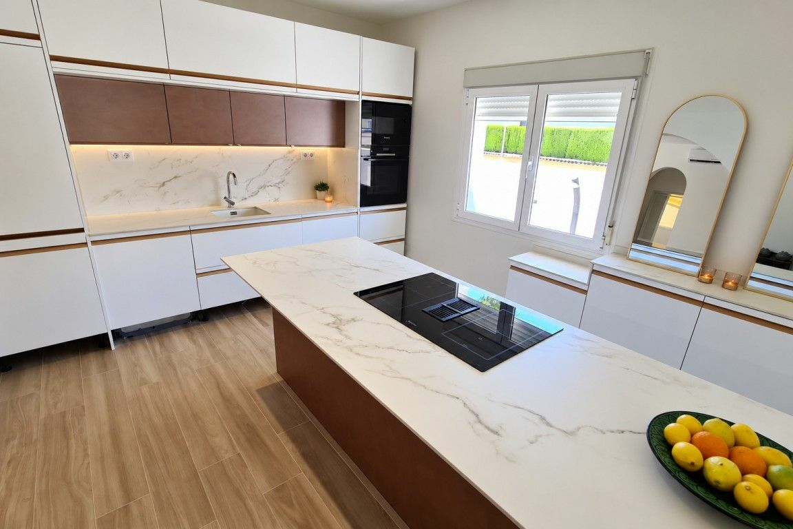 3-bedroom Villa In Almoradi, Spain (165 M²)