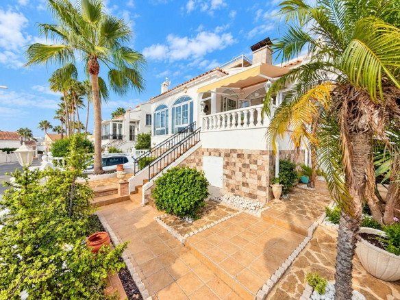 3-bedroom Villa In Orihuela Costa, Spain (320 M² Plot)