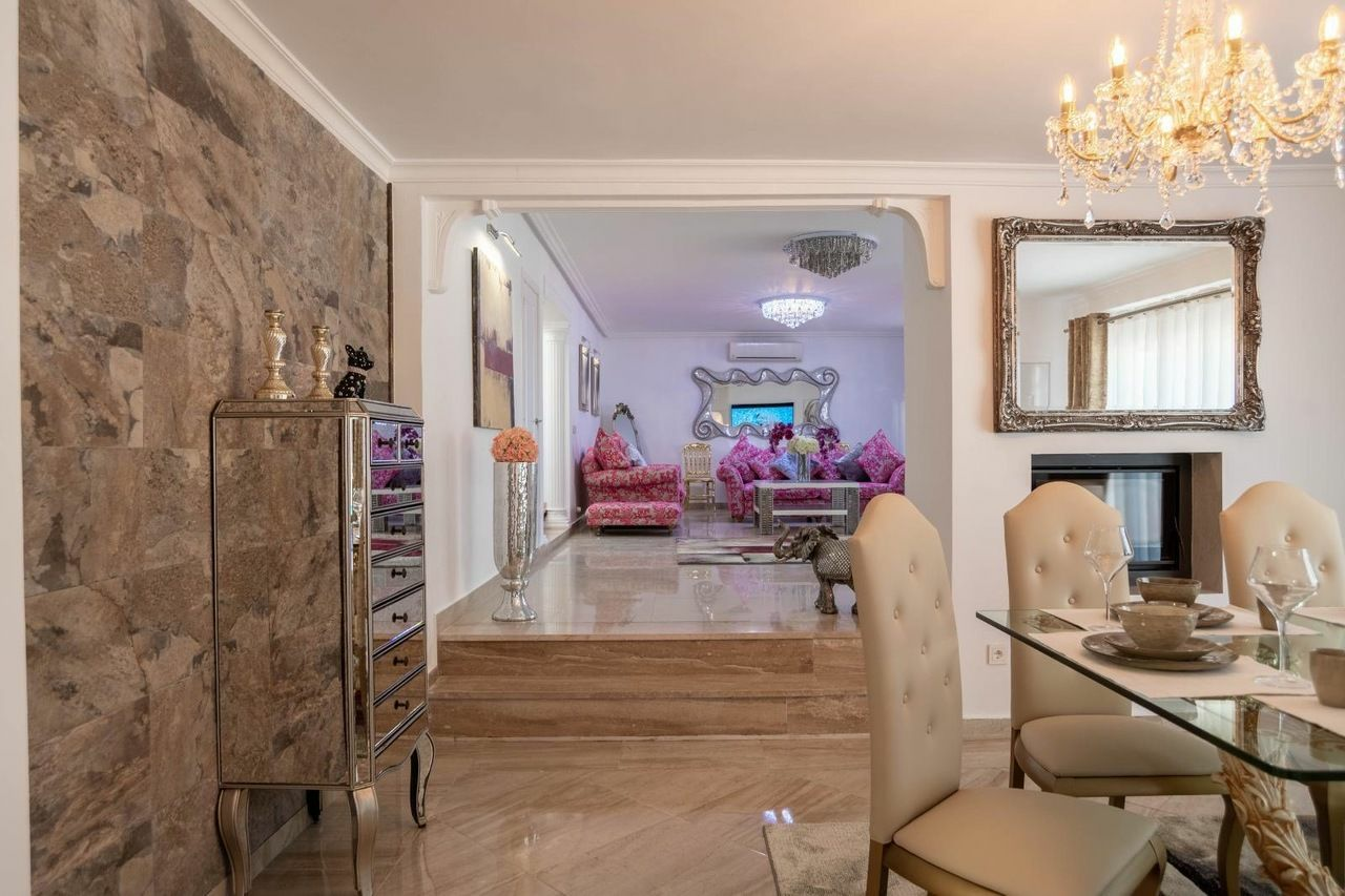 4-bedroom Villa In San Miguel De Salinas, Spain (302 M²)