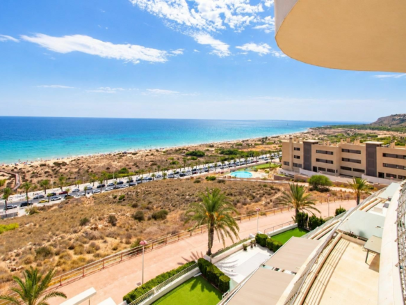 3-bedroom Apartment In Arenales Del Sol, Spain (153 M²)