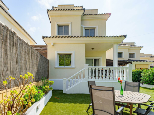 5-bedroom Villa In El Campello, Spain (245 M²)