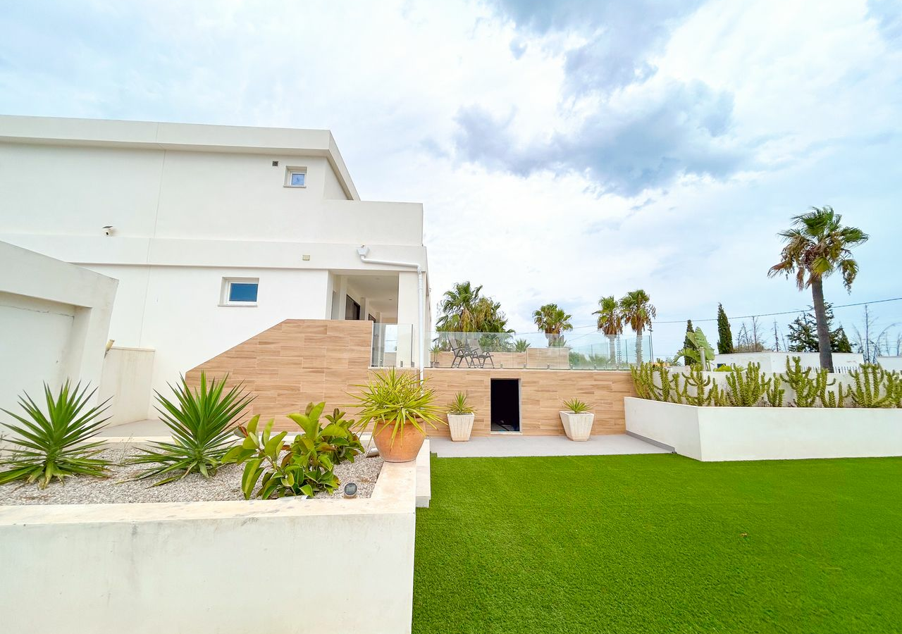8-bedroom Villa In Los Montesinos, Spain (377 M²)
