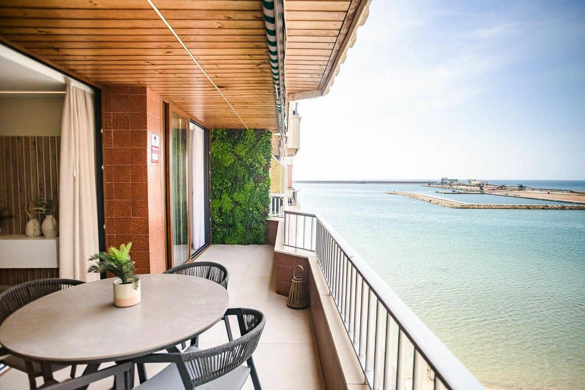 3-bedroom Apartment In Torrevieja, Spain (110 M²)