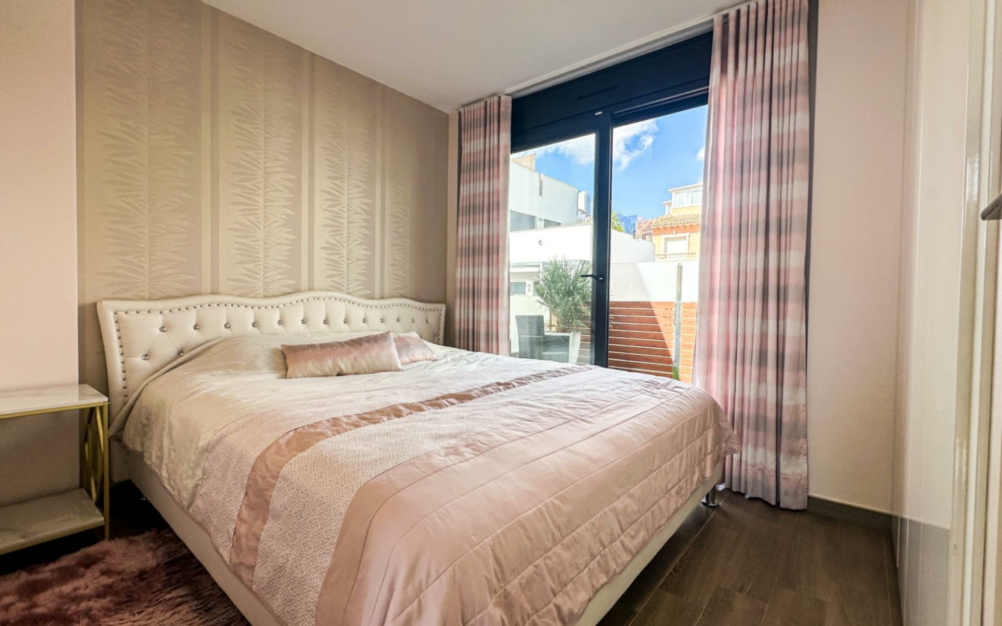 5-bedroom Villa In Torrevieja, Spain (250 M²)