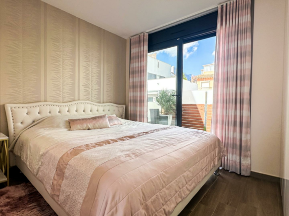5-bedroom Villa In Torrevieja, Spain (250 M²)