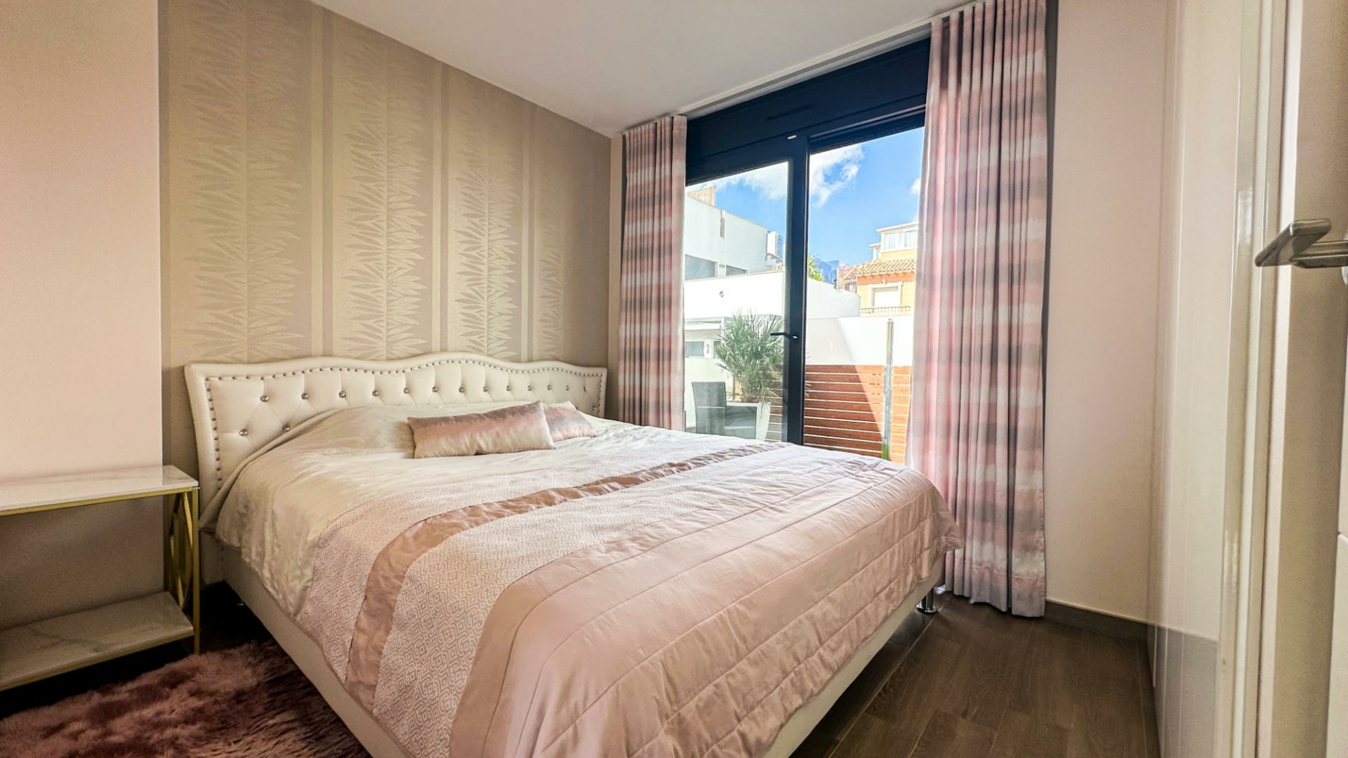 5-bedroom Villa In Torrevieja, Spain (250 M²)
