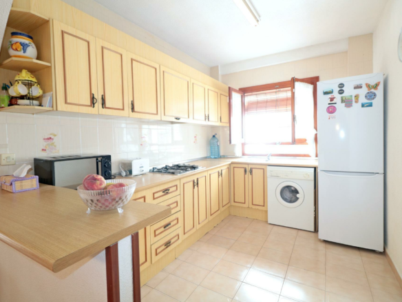 3-bedroom Bungalow In Torrevieja, Spain (80 M²)
