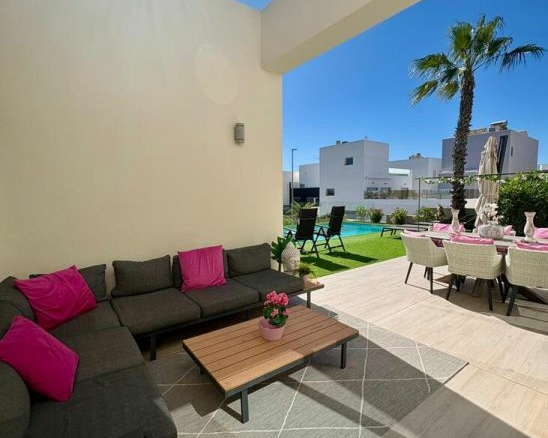 3-bedroom Villa In Benijofar, Spain (148 M²)