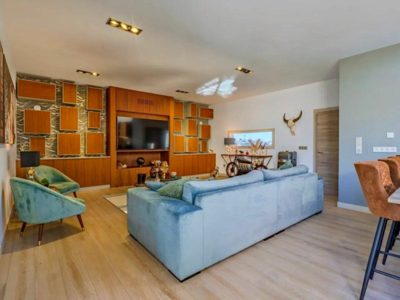 4-bedroom Villa In Benijofar, Spain (528 M²)